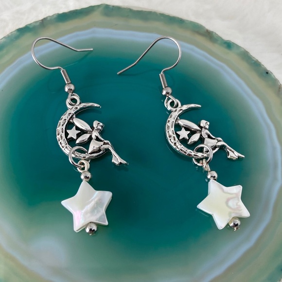 Mother of pearl stars moon fairy dangly earrings - Picture 1 of 13